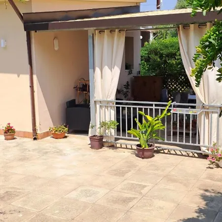 Casa Carmela Feriehus Augusta